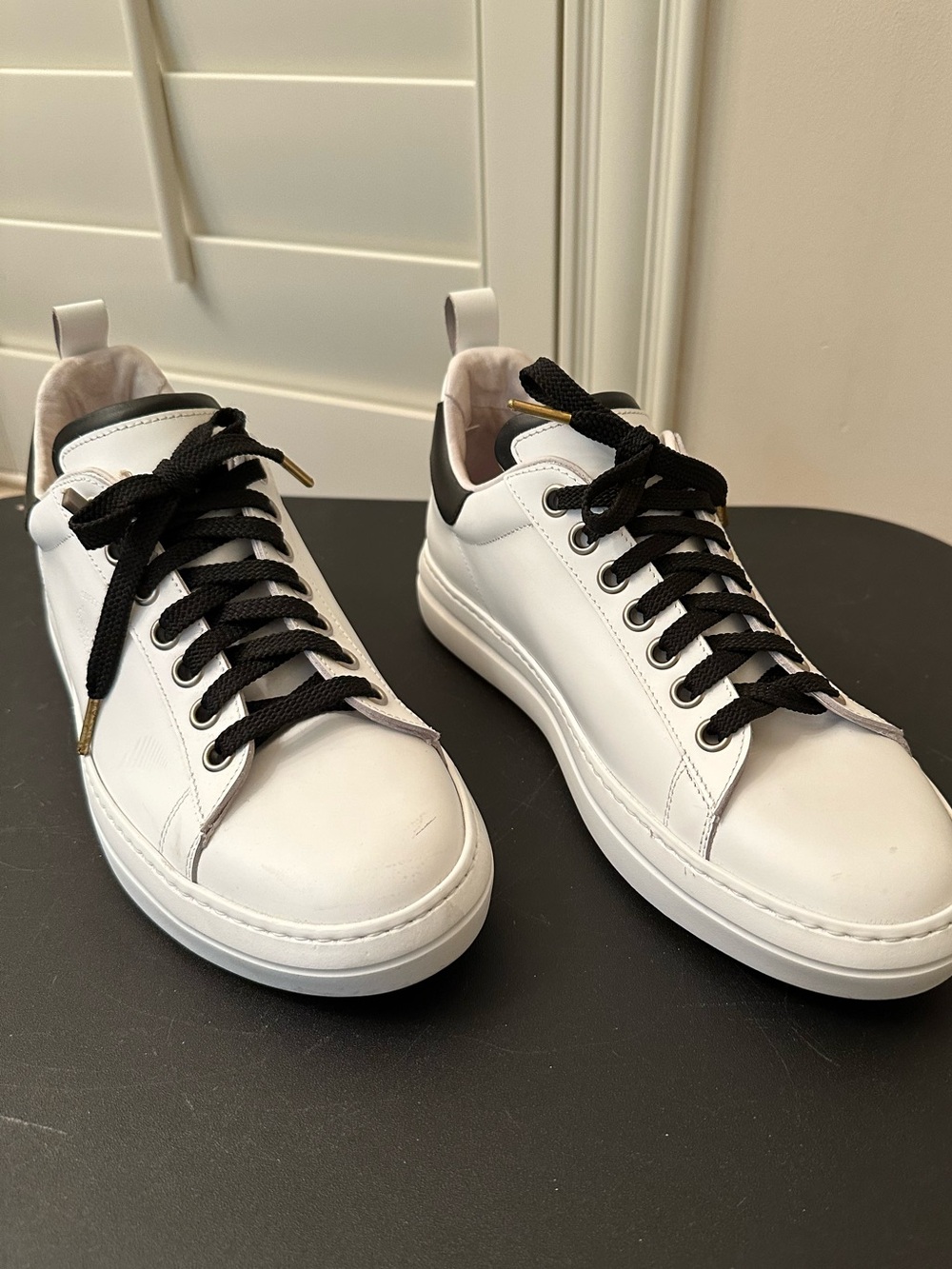 Pantofola d”Oro men’s white /black Super Leggera Star Extra sneaker. Sz 44